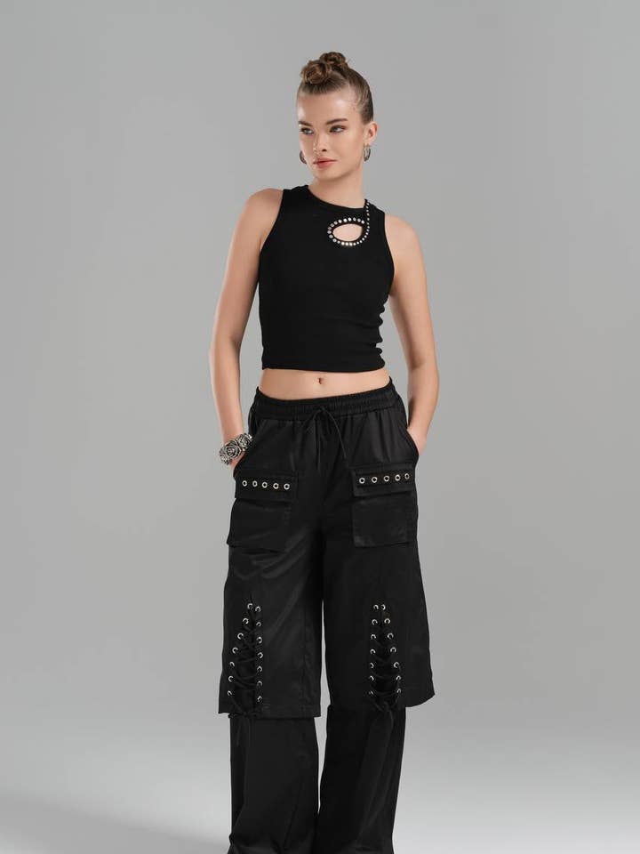 Pantalon cargo gothique noir pour femme – taille élastique, jambes larges pour la vente par DesignofBoho