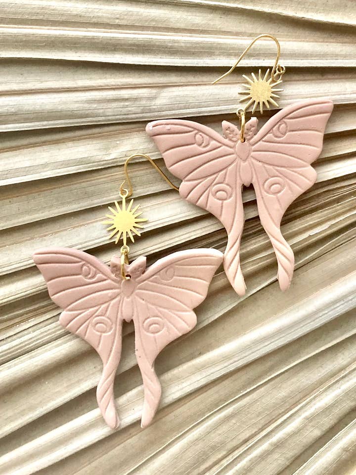 Brinco pendurado de traça de argila por atacado de Terra Made