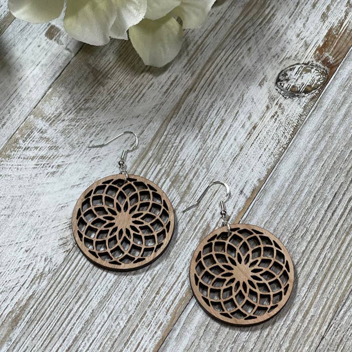 Ligeros, de madera, florales, caleidoscopio, colgantes, pendientes para venta al por mayor de Trumm & Co