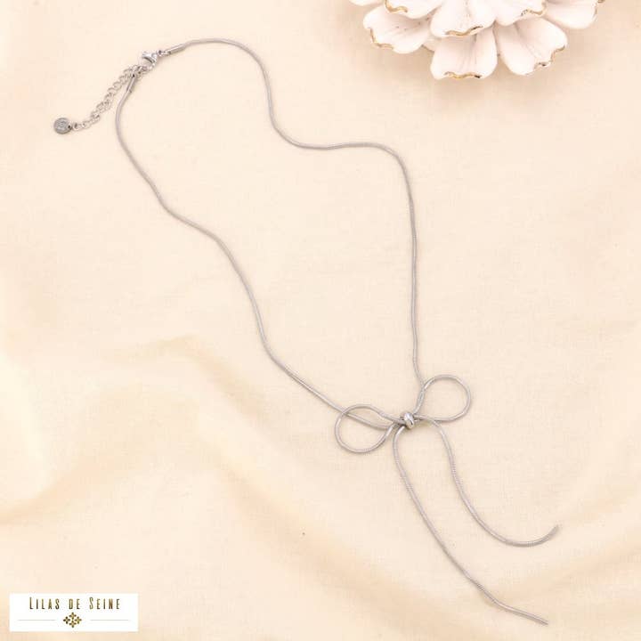 Stainless steel bow tie necklace 0124086 for wholesale by Lilas de Seine