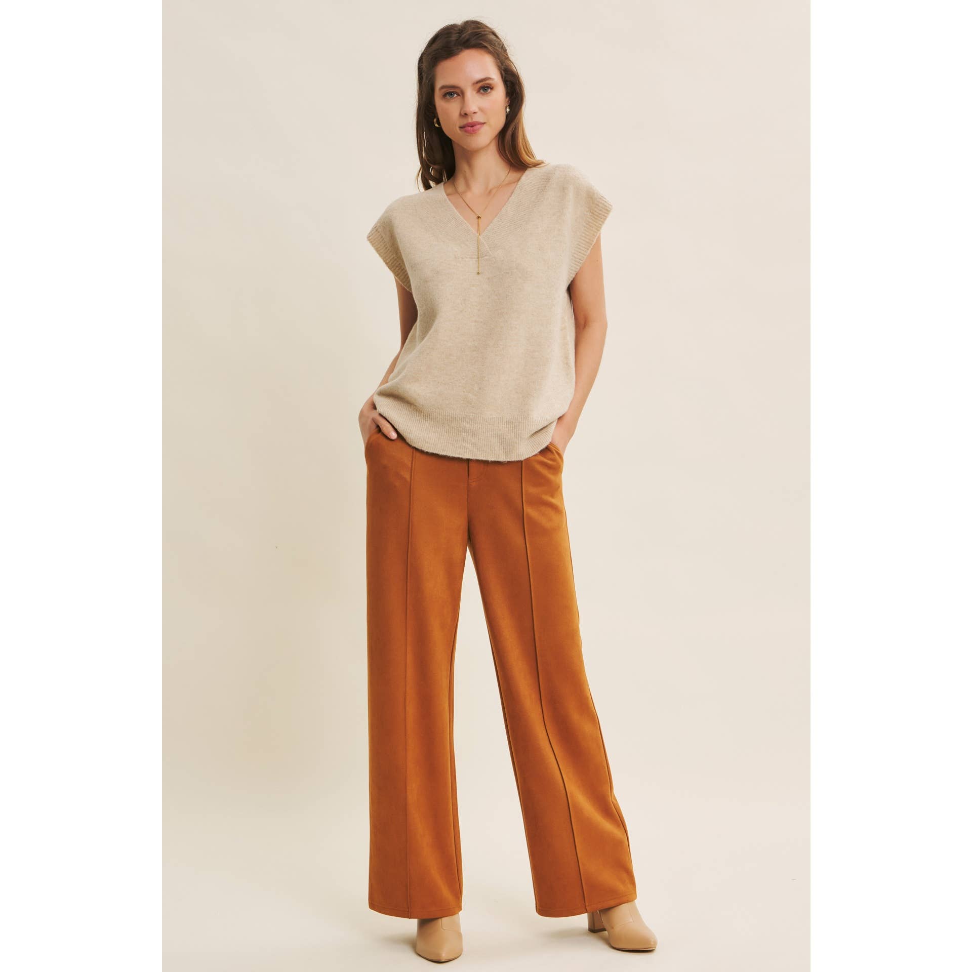 in february - Vente Pantalon – femme - PANTALON DROIT EN DAIM VÉGÉTALIEN AVEC PINCE11