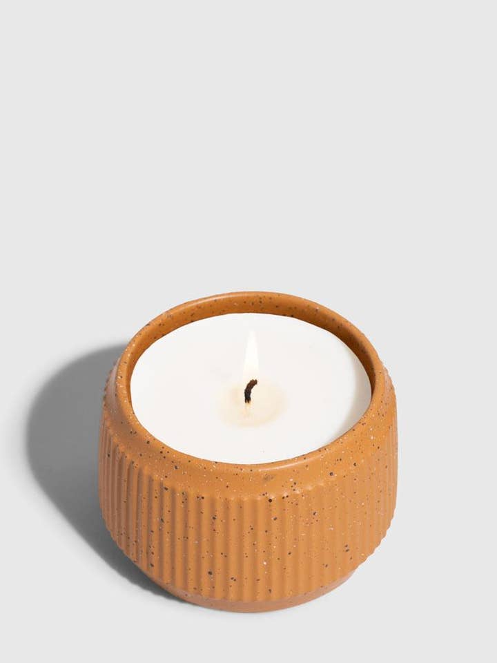 Bougie souvenir en céramique 14 oz - Mountain Peak pour la vente par United By Blue