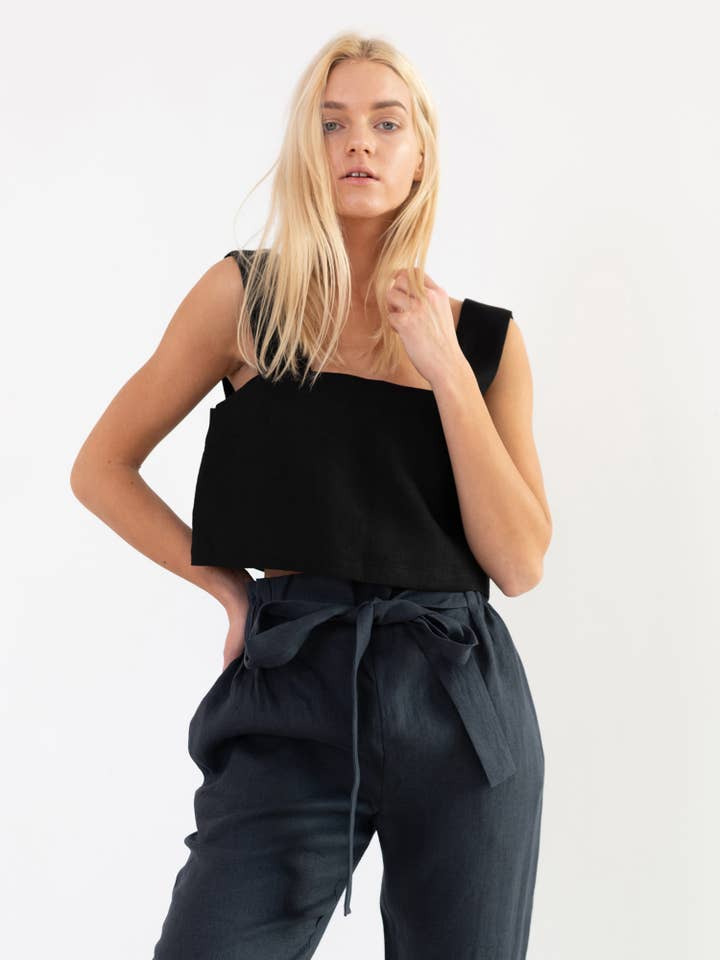 Top en lin à bretelles larges Dahlia pour la vente par Love and Confuse