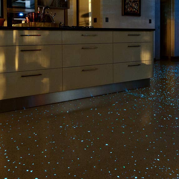 IT GLOWS - Venta al por mayor Piedra de decoración - Rocas luminosas de primera calidad, de 3 a 8 mm, color aguamarina, grava brillante o piedra brillante4