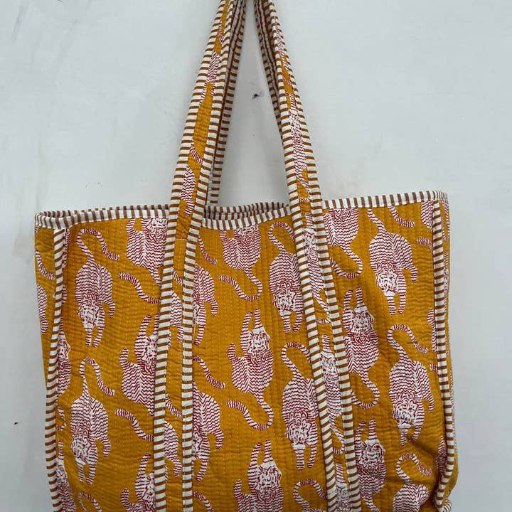 Bolso acolchado de algodón con estampado de tigre amarillo para mujer, bolso de playa y otras tendencias de Resultados para abarrotes mayoristas a domicilio al por mayor. Devoluciones gratuitas y condiciones de pago a 60 días en Faire en Faire.