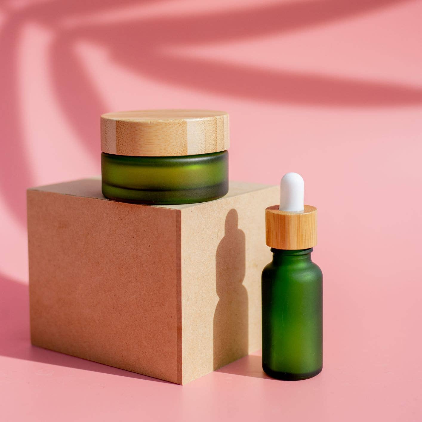 Us and The Earth - Wholesale Jar - Frosted Green Glass Cosmetic Jar & Dropper - Bamboo Lids - Set of 27