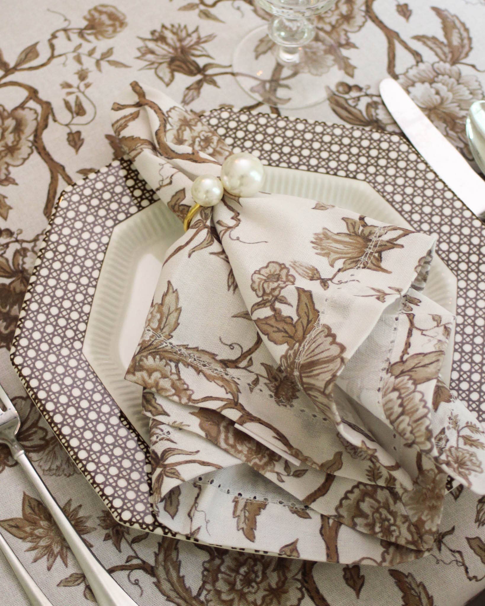 Willamere - Wholesale Dinner & Cloth Napkin - Brown Chestnut  Floral Dinner Napkins, Set of Four4