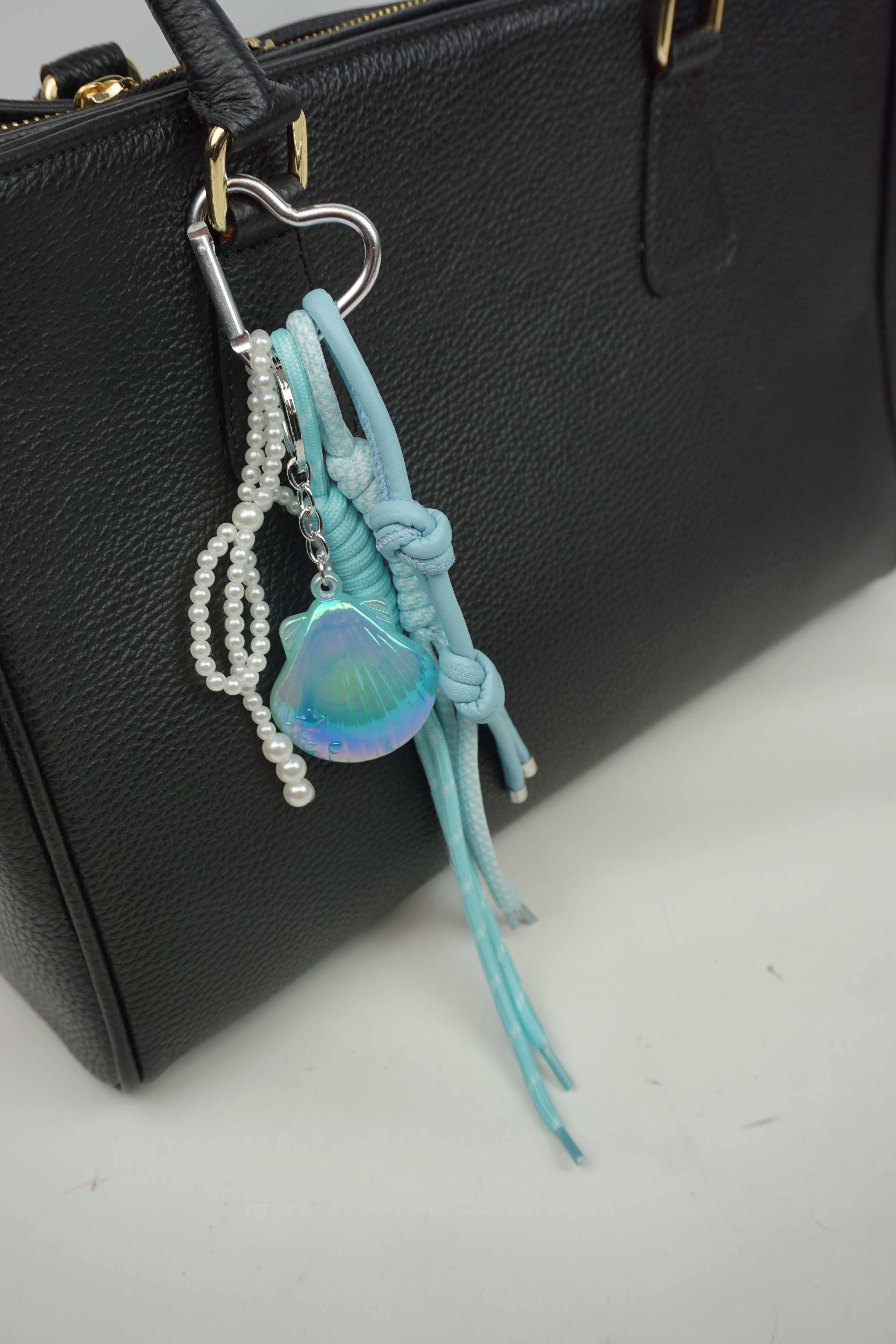 Anais - Wholesale Keychain - Women's - Grigri keychain shell4