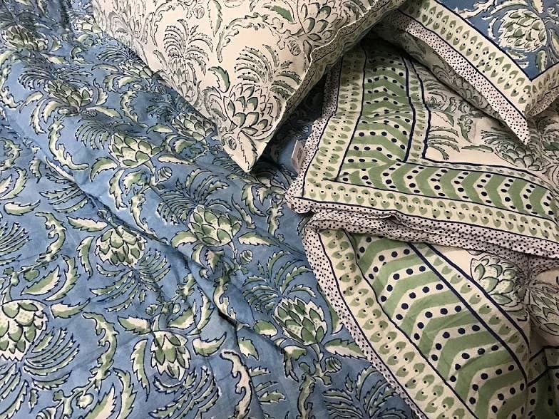 natural habitat - Wholesale Quilt - Quilt Queen 90x90 Thistle Blue1