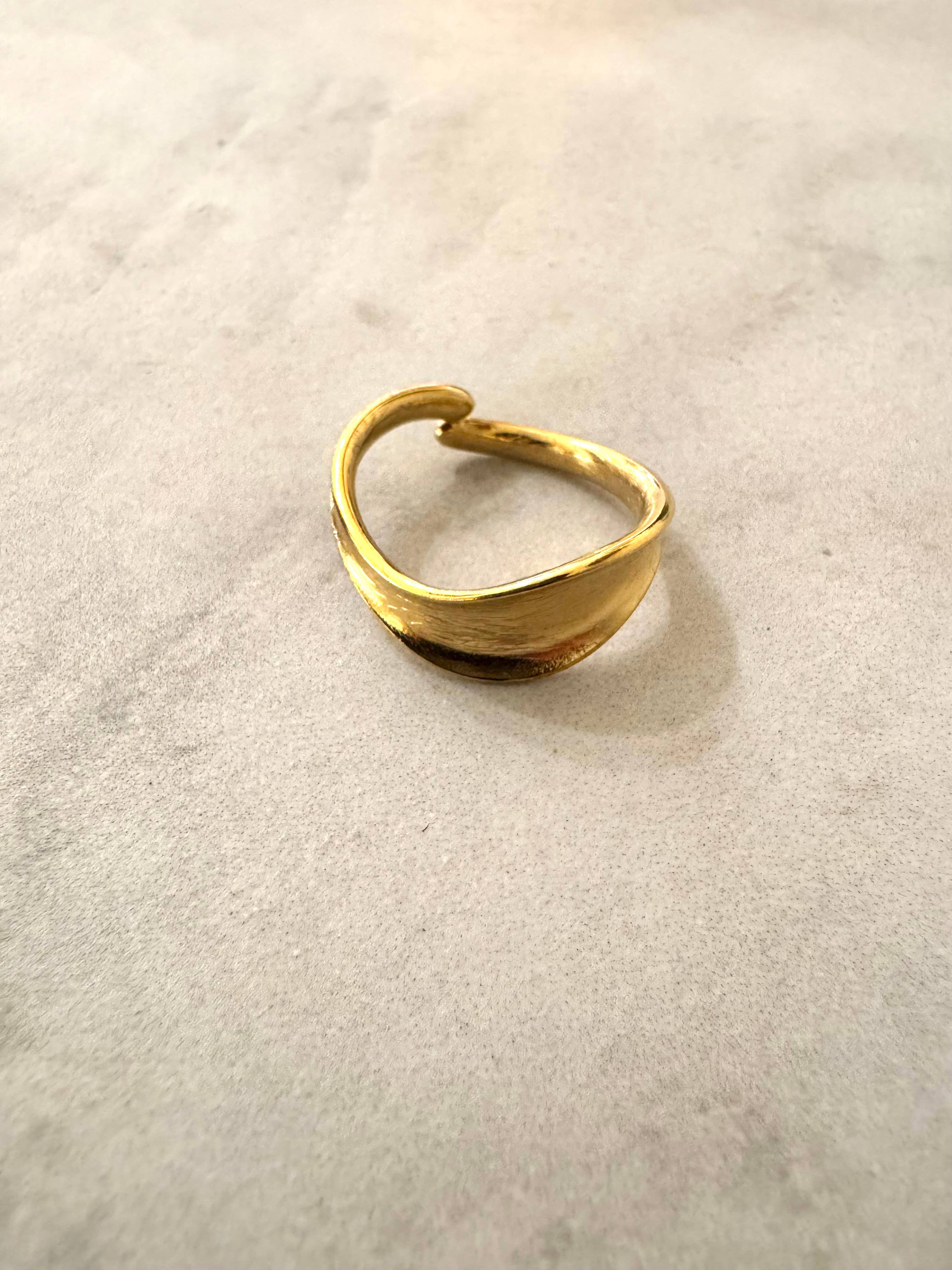 Cassette Barcelona - Wholesale Cocktail/Statement Ring - Tete Brushed Gold Ring1