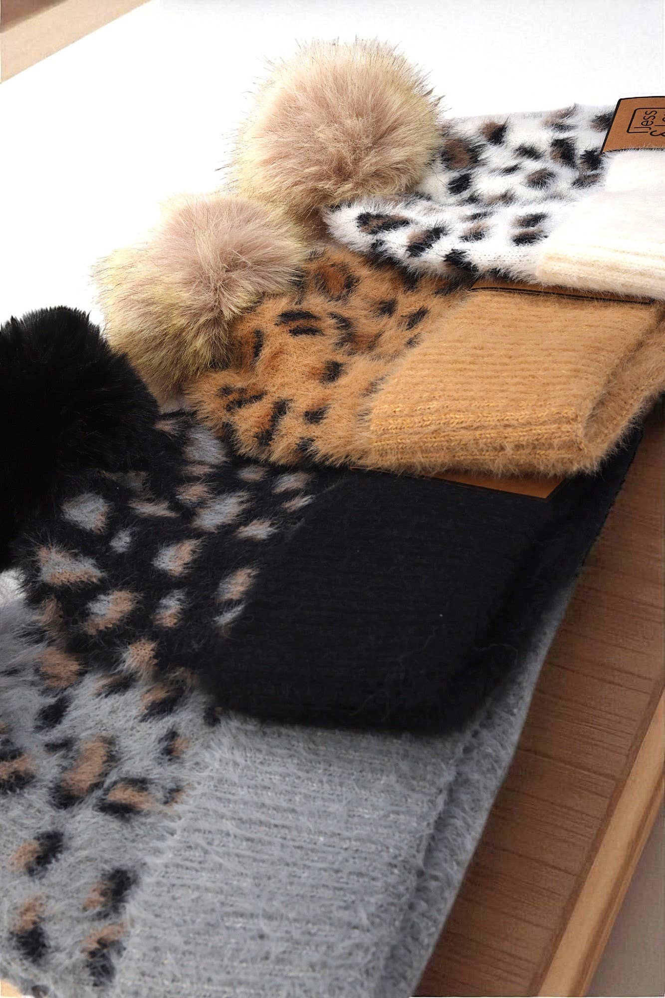 Jess & Lou – wholesale Beanie – Women's – Tan Leopard Fluffy Bobble Hat HL8703