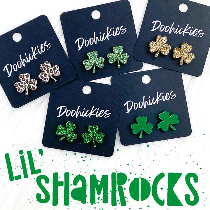 15mm Lil' Shamrock Ørestikker - St. Paddy Akryløreringe for engroshandel hos Doohickies