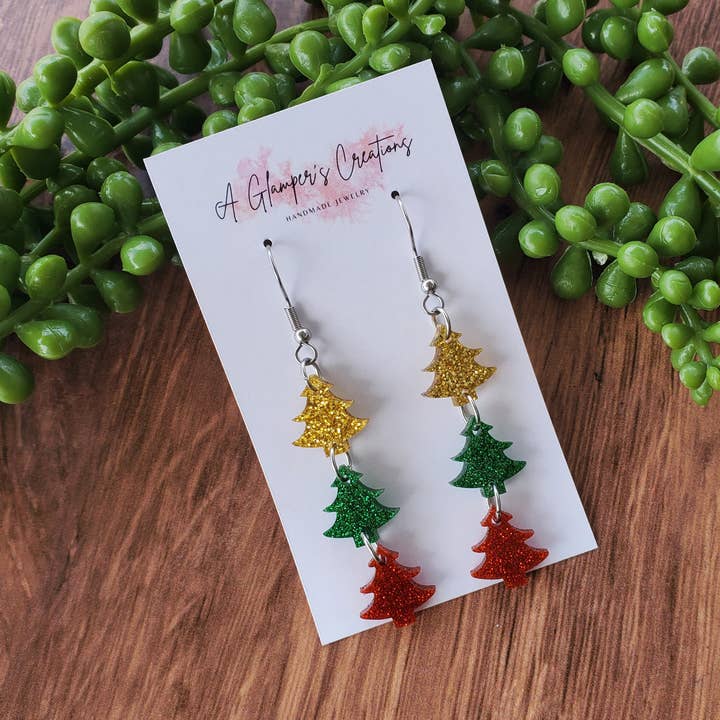 Glitter julgran dingla akryl örhängen för wholesale av A Glamper's Creations LLC