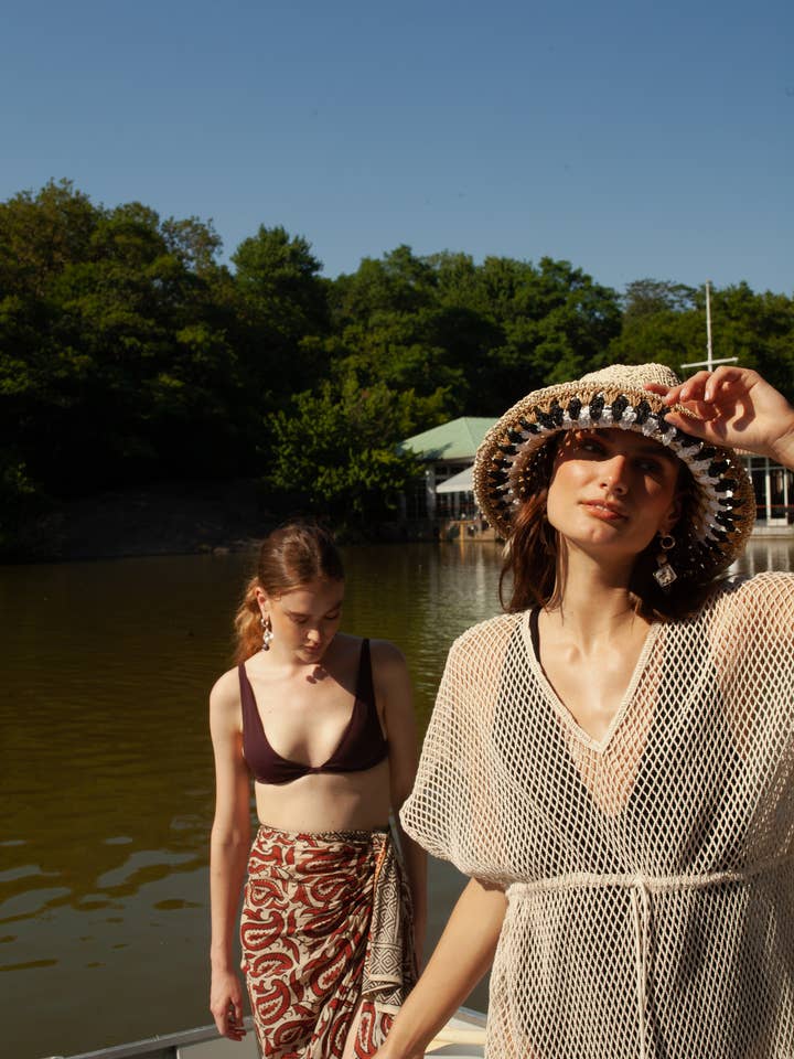 Cover Up d'Ariel pour la vente par Guadalupe Design