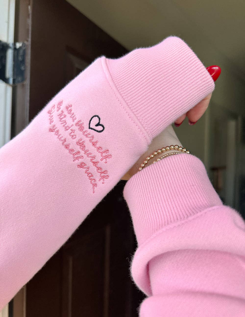 Elevated Faith - Venta al por mayor Sudadera con capucha - Mujer - Sudadera con capucha unisex "Ámate a ti mismo"4