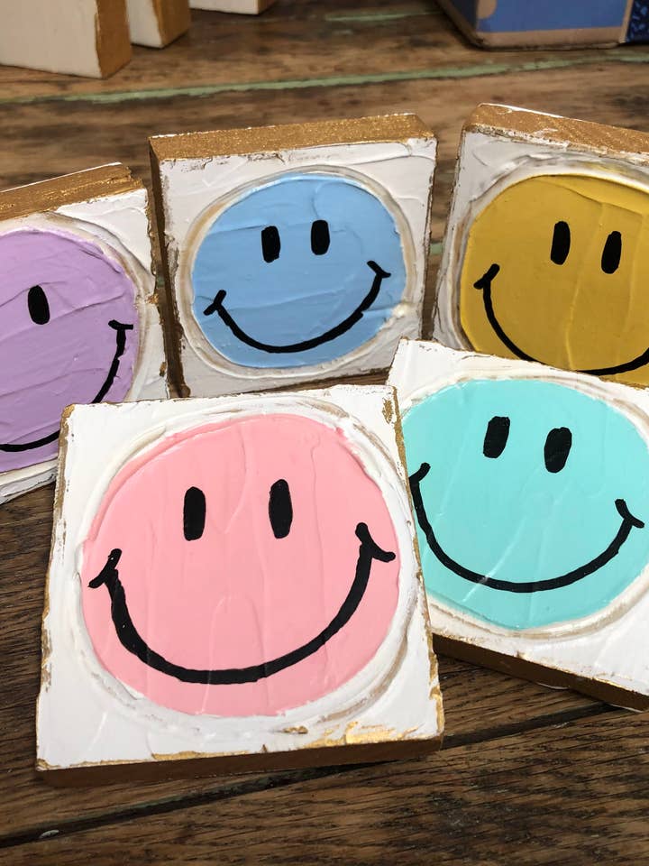 Minibloque de madera texturizado pintado a mano con cara sonriente 3x3 para venta al por mayor de Coddiwomple