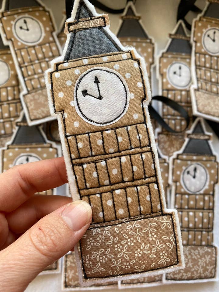 Décoration suspendue Big Ben de Londres brodée à la main. pour la vente par Girl Friday Embroidery