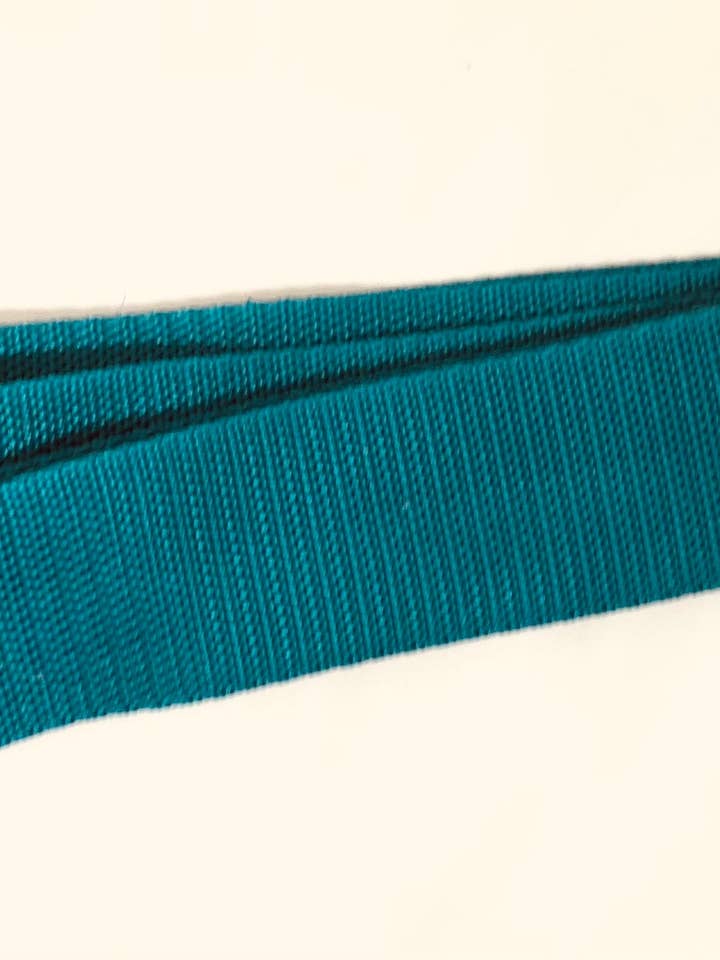 Sac à bandoulière en liège avec poche pour téléphone portable avec bloqueur RFID pour la vente par Frau Schmetterling