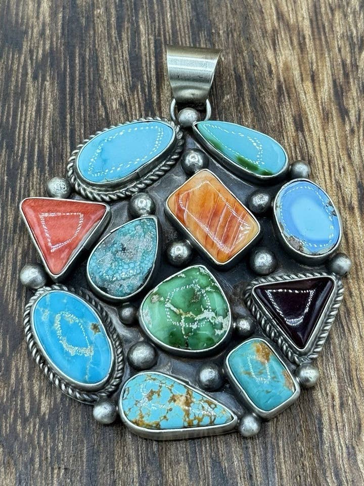 Navajo handgjord hängsmycke i sterlingsilver med blandad turkos och stor klunga av spiny oyster. för wholesale av Native City Jewelry