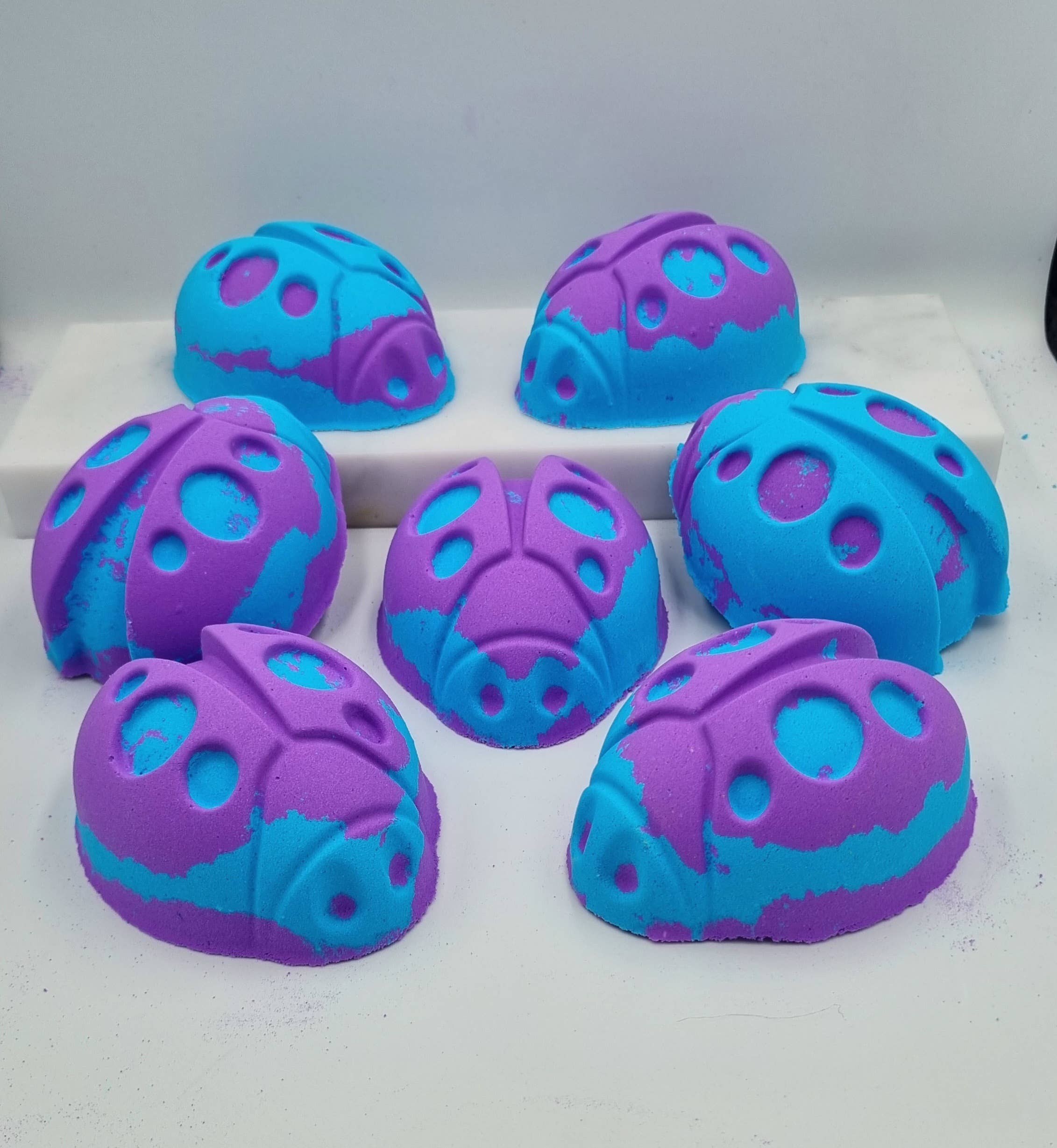 Glamfizz – wholesale Bath bomb/fizz – Ladybug bath bombs large fizzers snowfairy1
