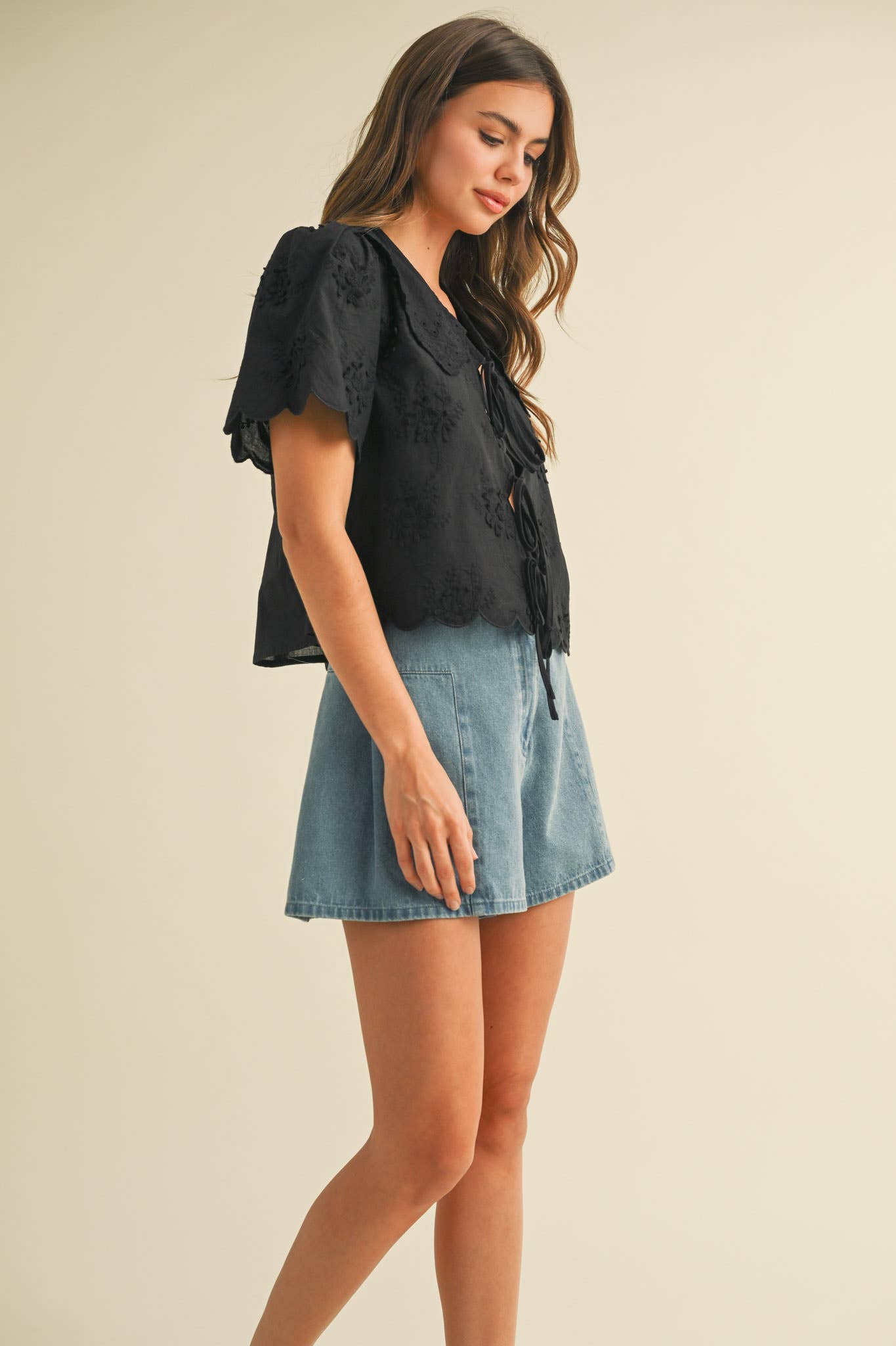 &MERCI - Wholesale Blouse - Women's - TIE FRONT COLLARED LACE TOP MTP370919