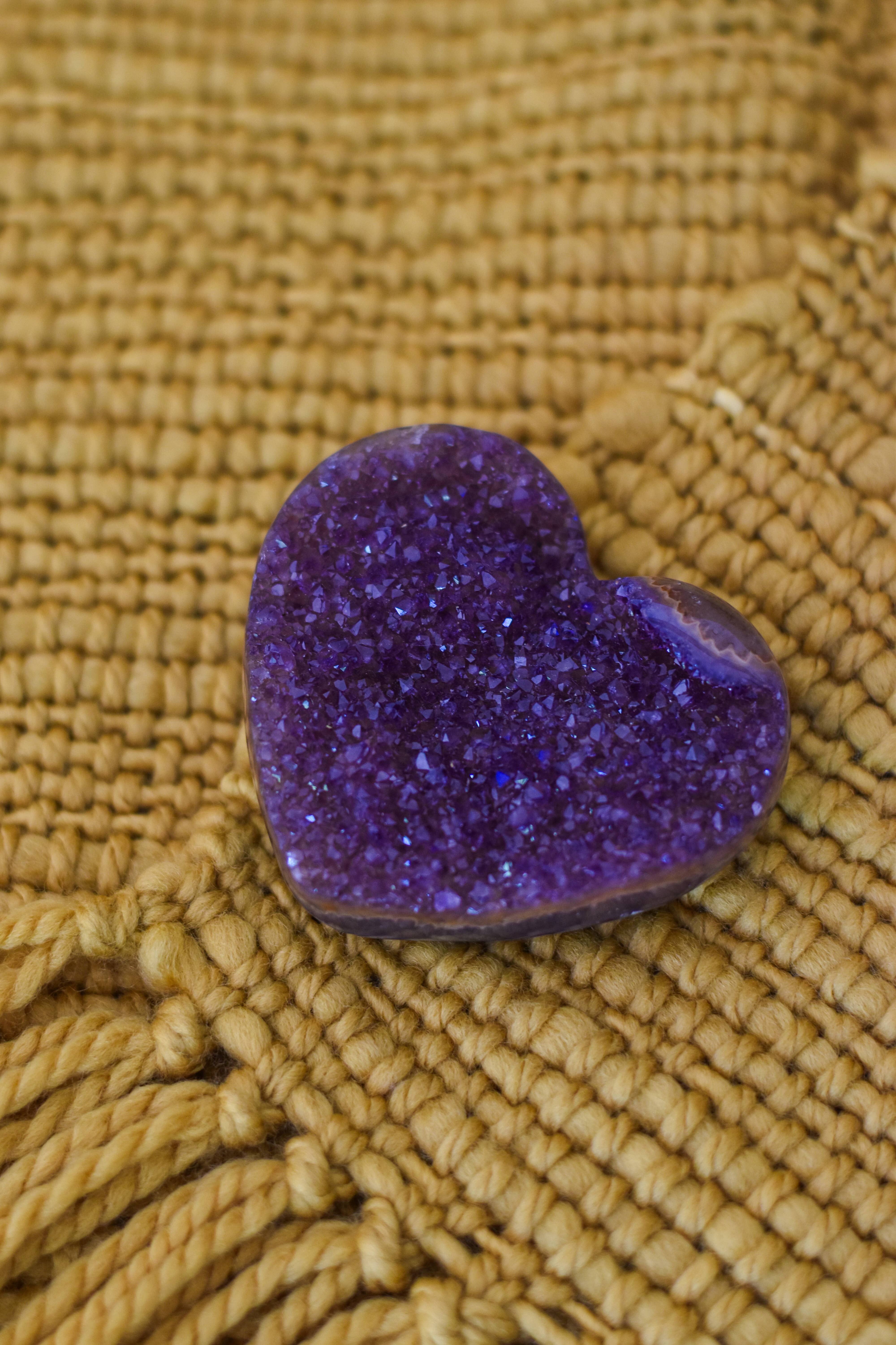 Uruthyst - Wholesale Spiritual Stone/Crystal - HEART AMETHYST REGULAR6