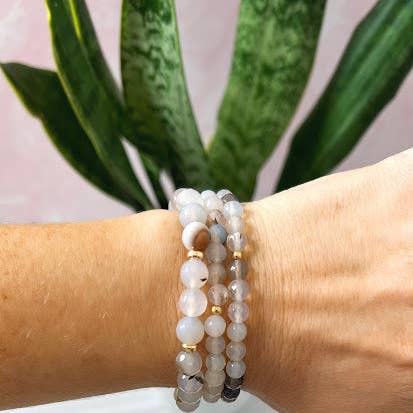 Pile de bracelets Transcend pour la vente par Carolyn Hearn Designs
