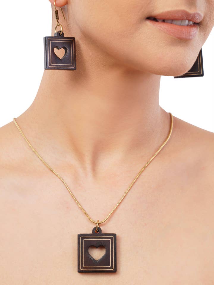 Minimalist Jewelry Set | Wooden Jewelry | Heart Jewelry for wholesale by Cordelia Kraft