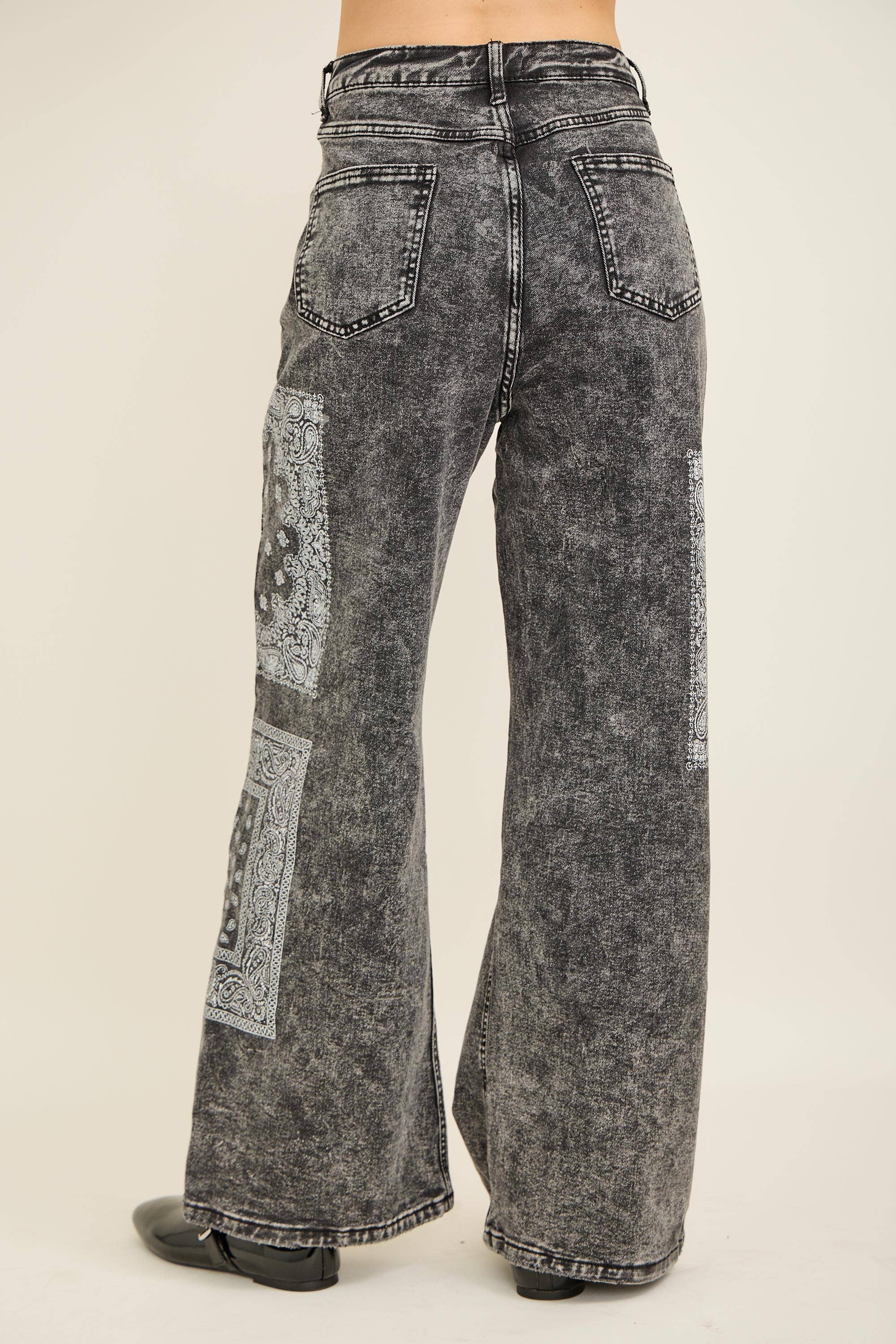 J.Her - Wholesale Jeans - Women's - Bandana Printed Boho Magic Stretchy Jeans DC53717