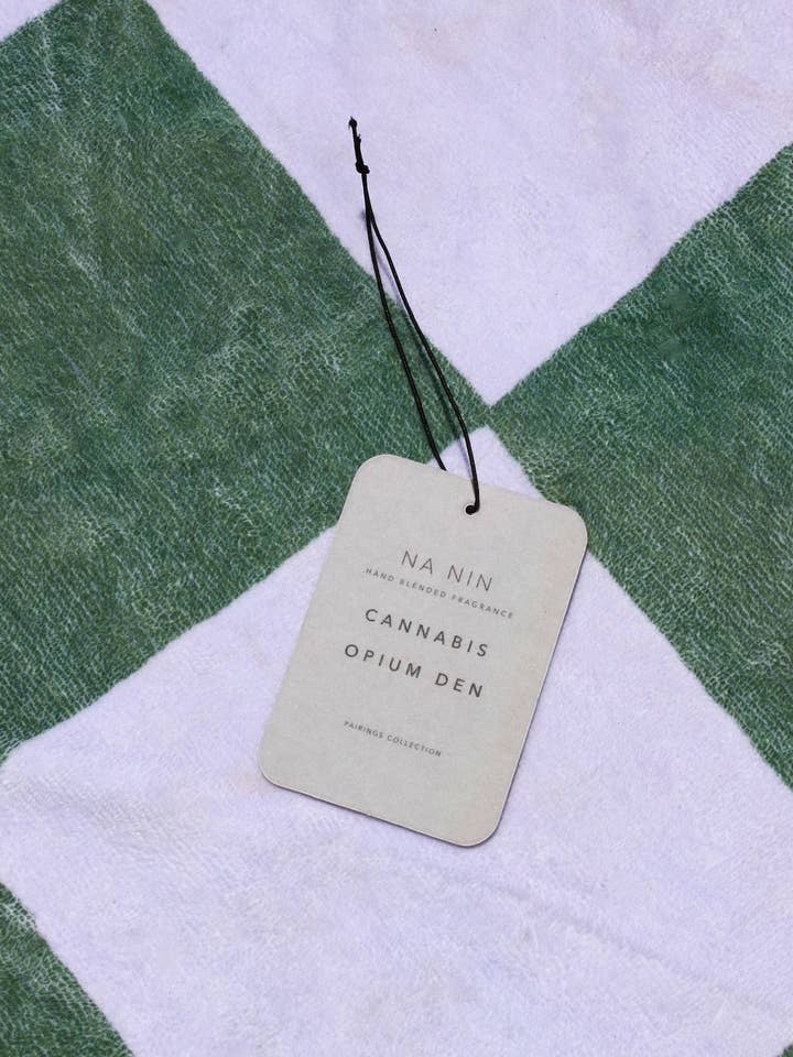 Carte parfumée Cannabis & Opium Den pour la vente par Na Nin