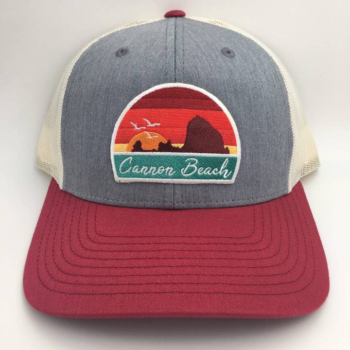 Casquette de camionneur Cannon Beach - Oregon (2 couleurs au choix) pour la vente par Tree City Stickers
