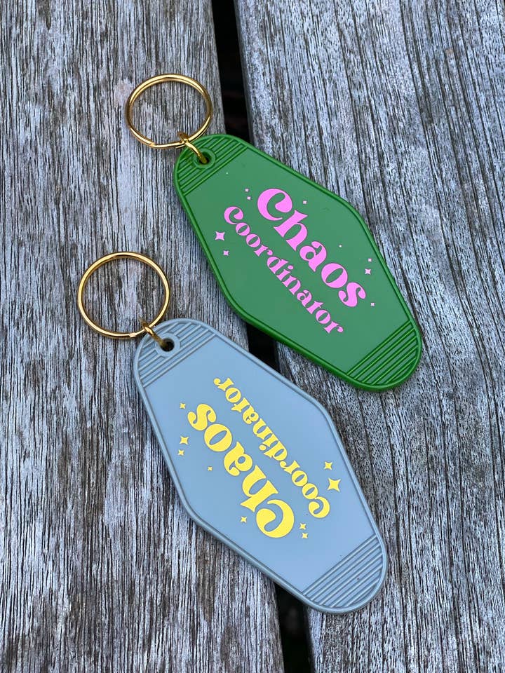 Motellnyckelring - Kaoskoordinator (Grön) för wholesale av The Giraffe’s Heart