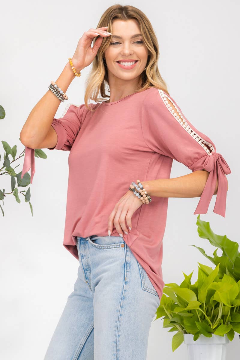 Celeste Clothing - Vendita all'ingrosso Camicetta - Donna - TOP CON MANICHE SPACCATE E DETTAGLIO A FIOCCO - CT437856