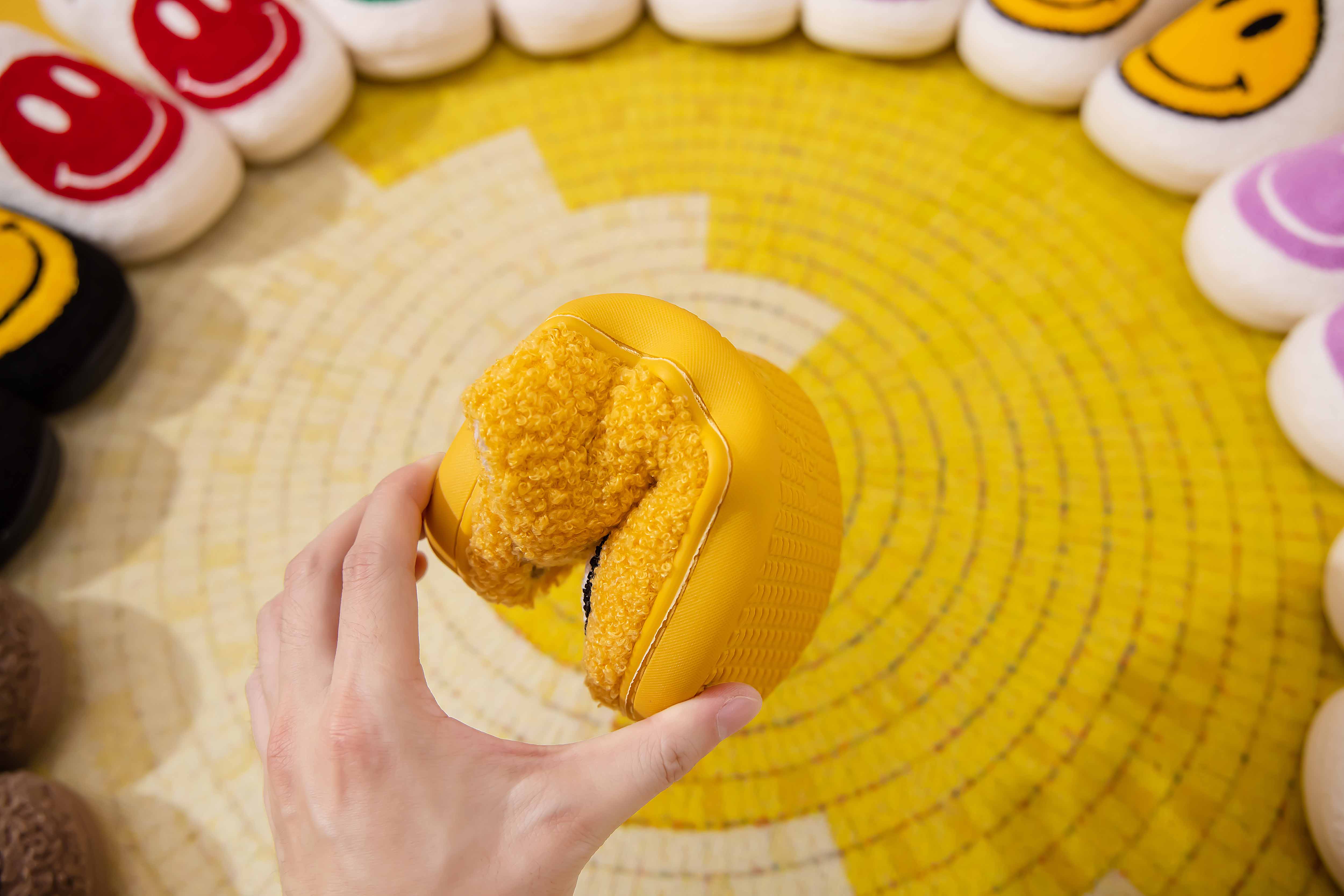 Shop Lev - Vente Chaussons – femme - Chaussons confort à semelle légère en fausse fourrure douce avec visage souriant pour adulte36