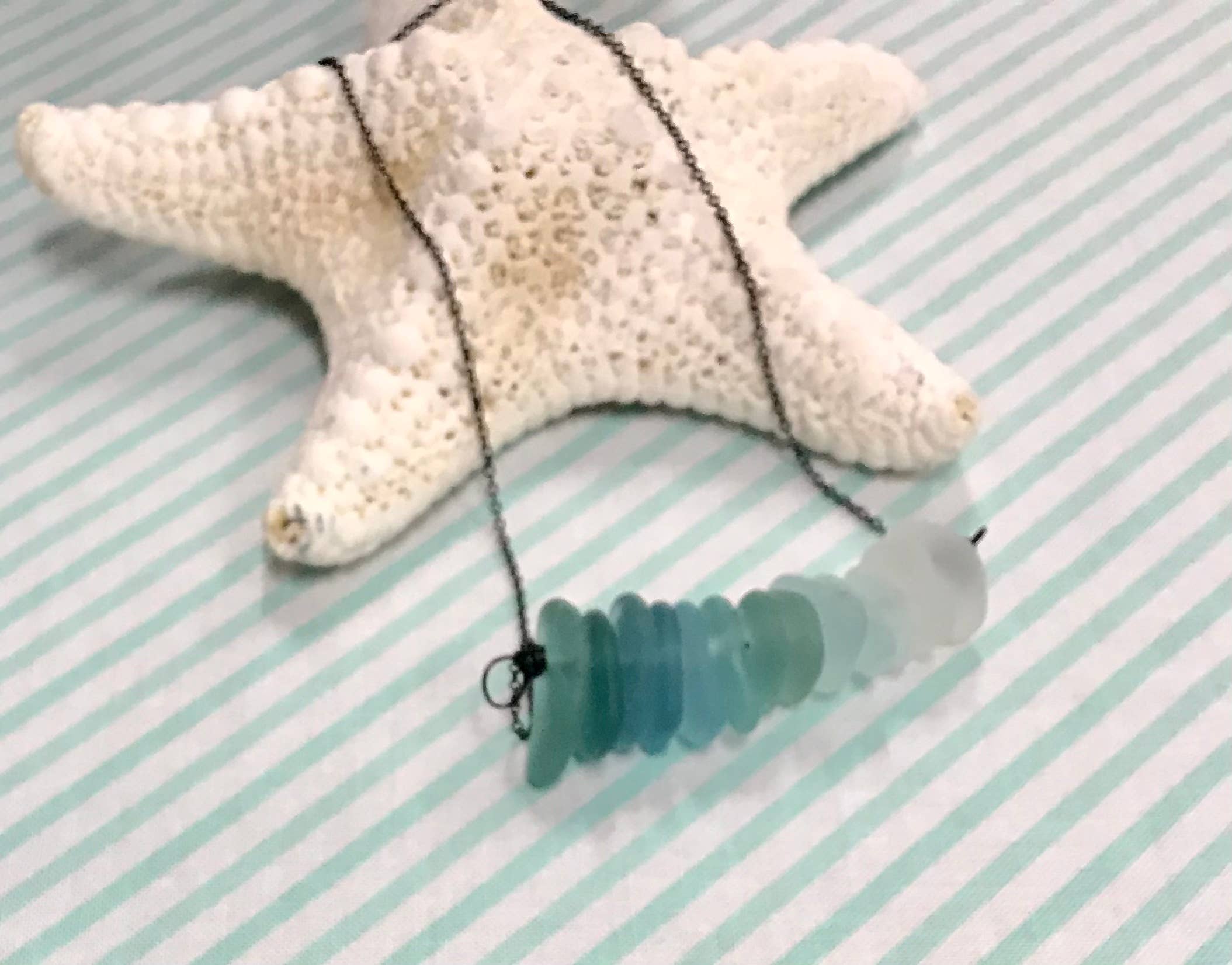 Cyn Elizabeth Studios - Venta al por mayor Collares con colgantes/abalorios - El Bar del Mar - Collar Declaración de Vidrio Marino1