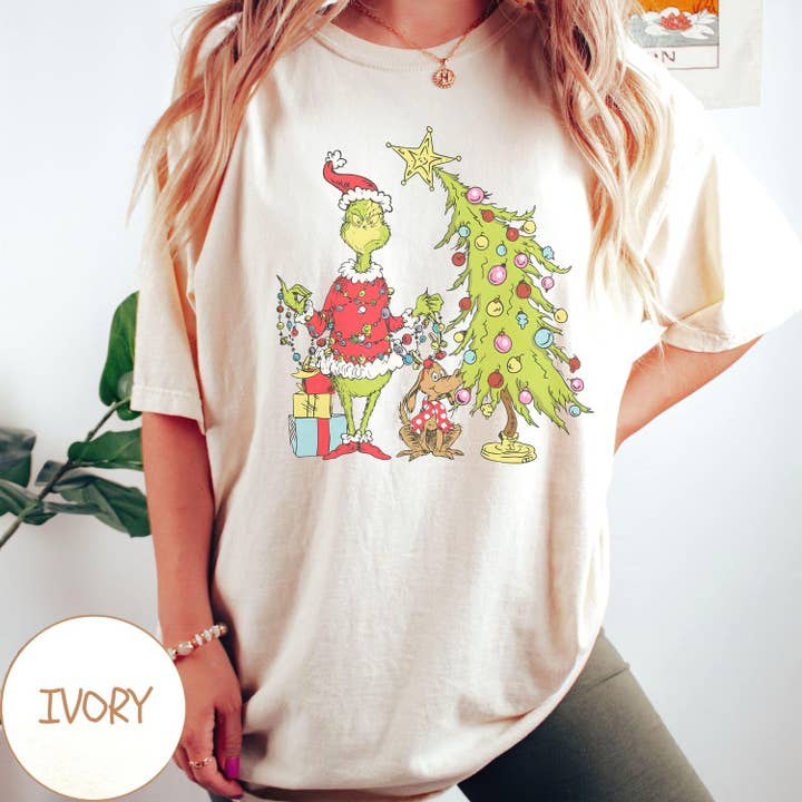 TheKingShirt - Wholesale Graphic Sweatshirt - Women's - Comfort Colors Whimsical Grinch Christmas Tree Unisex Tee2