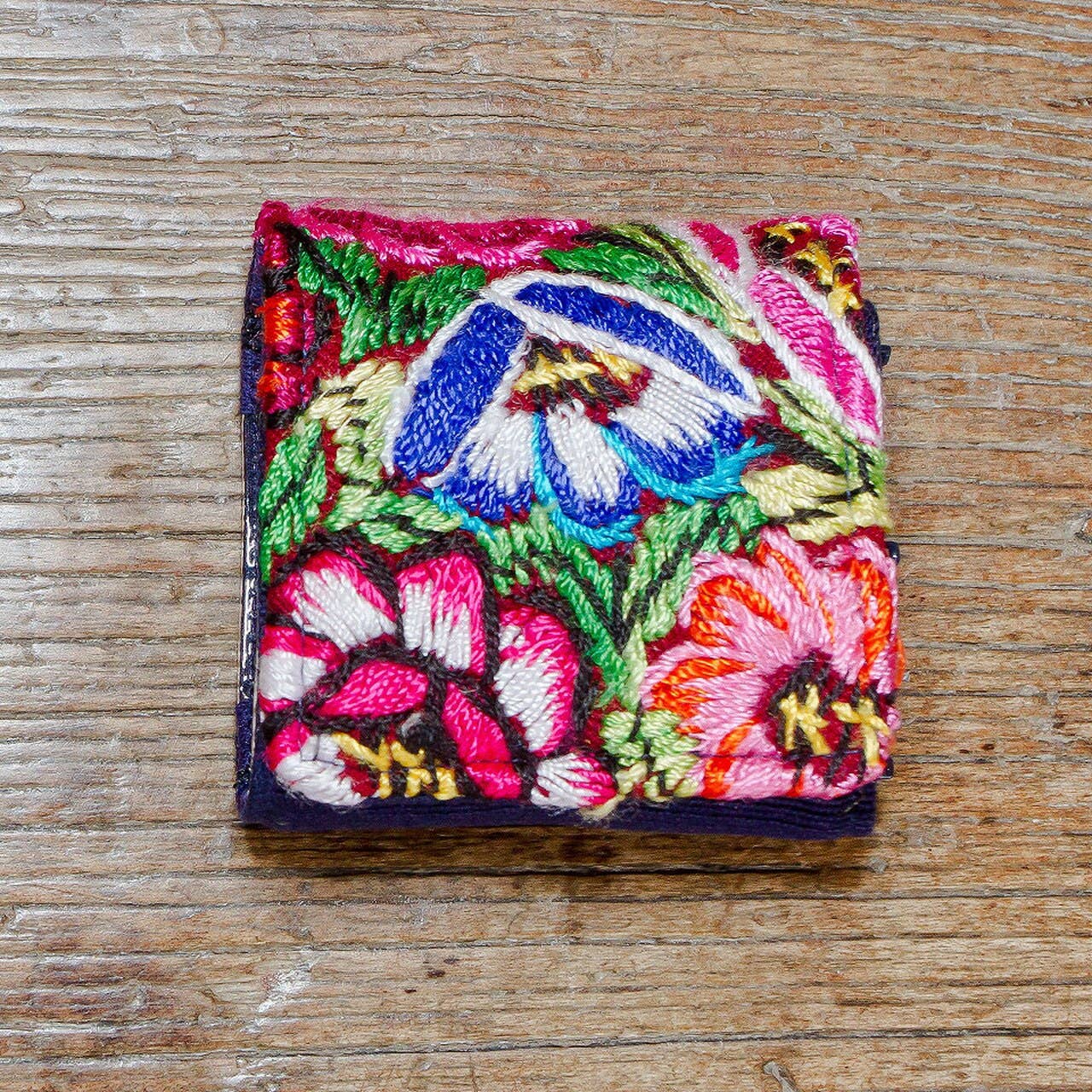 Altiplano - Vendita all'ingrosso Portagioie/organizer per gioielli - Piccola custodia da viaggio per gioielli in huipil riciclato1