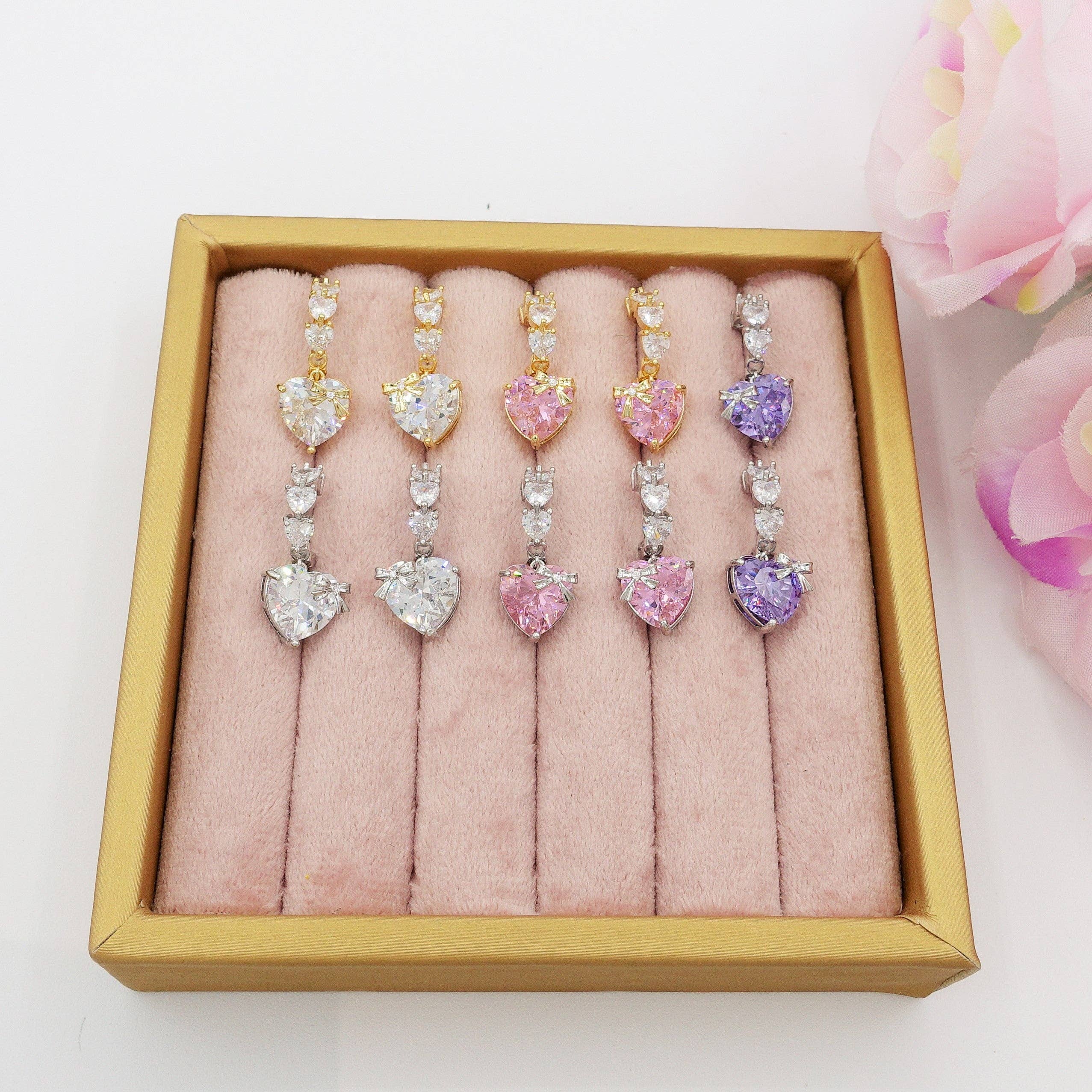 Daemon srls - Vendita all'ingrosso Orecchini pendenti - HELENA ~ Orecchini mini cerchio con cuore XL in Cubic Zirconia1