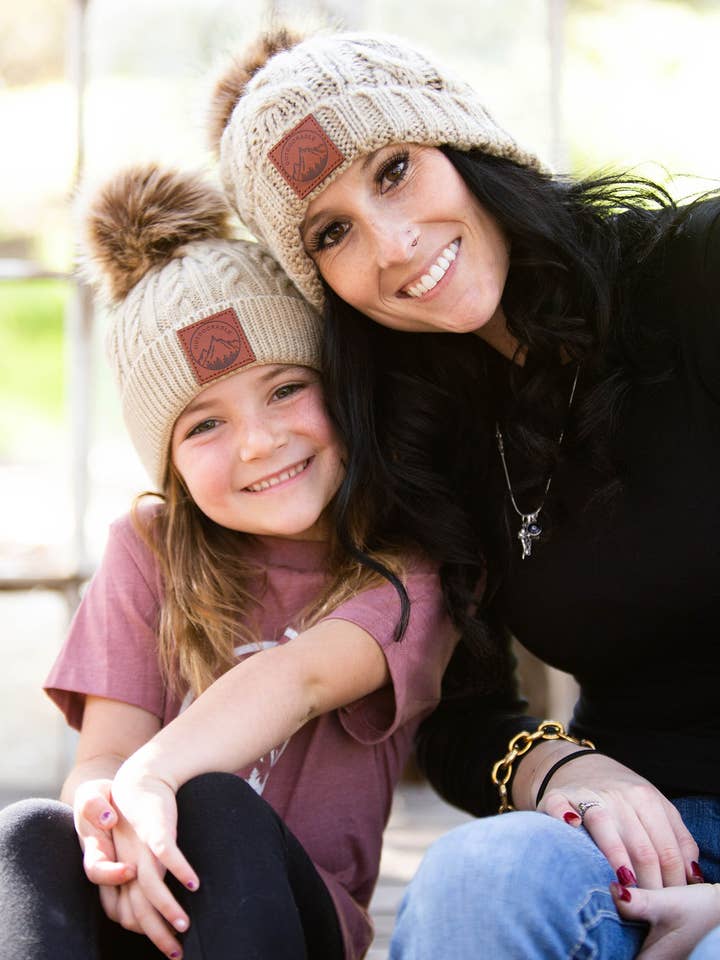 Berretto con pon pon, per adulti, per esterni per la vendita all'ingrosso da parte di Outdoorable Apparel