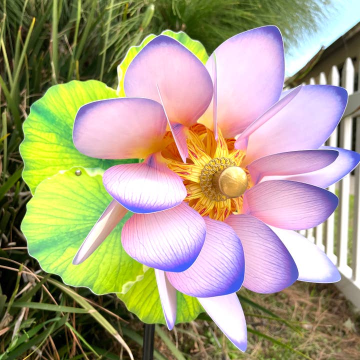 Lila Lotus Double Spin Pinwheel Wind Spinner Whirligig för wholesale av Paper Arboretum