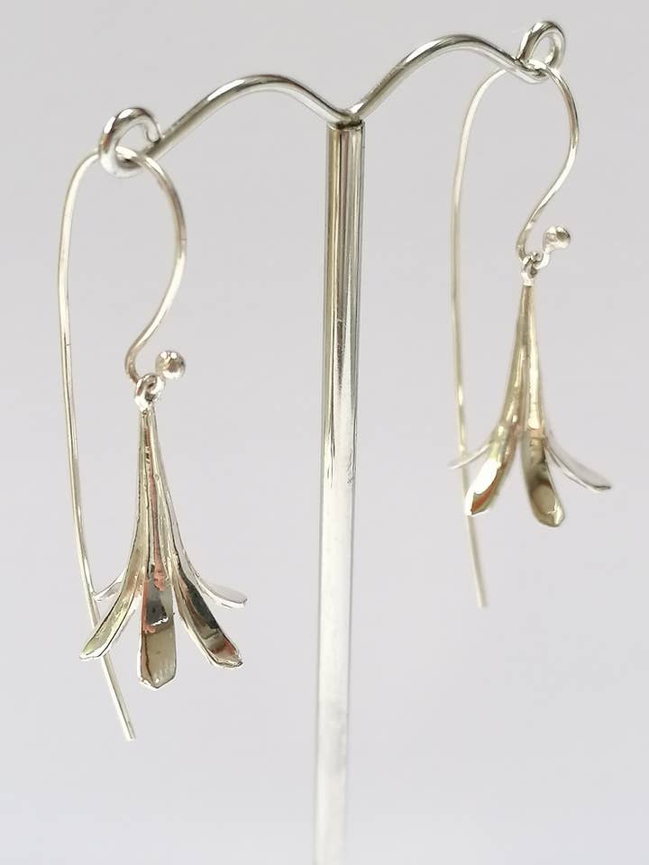 Drop blomma örhängen handgjorda av silver för wholesale av Andrew O'Dell Jewellery