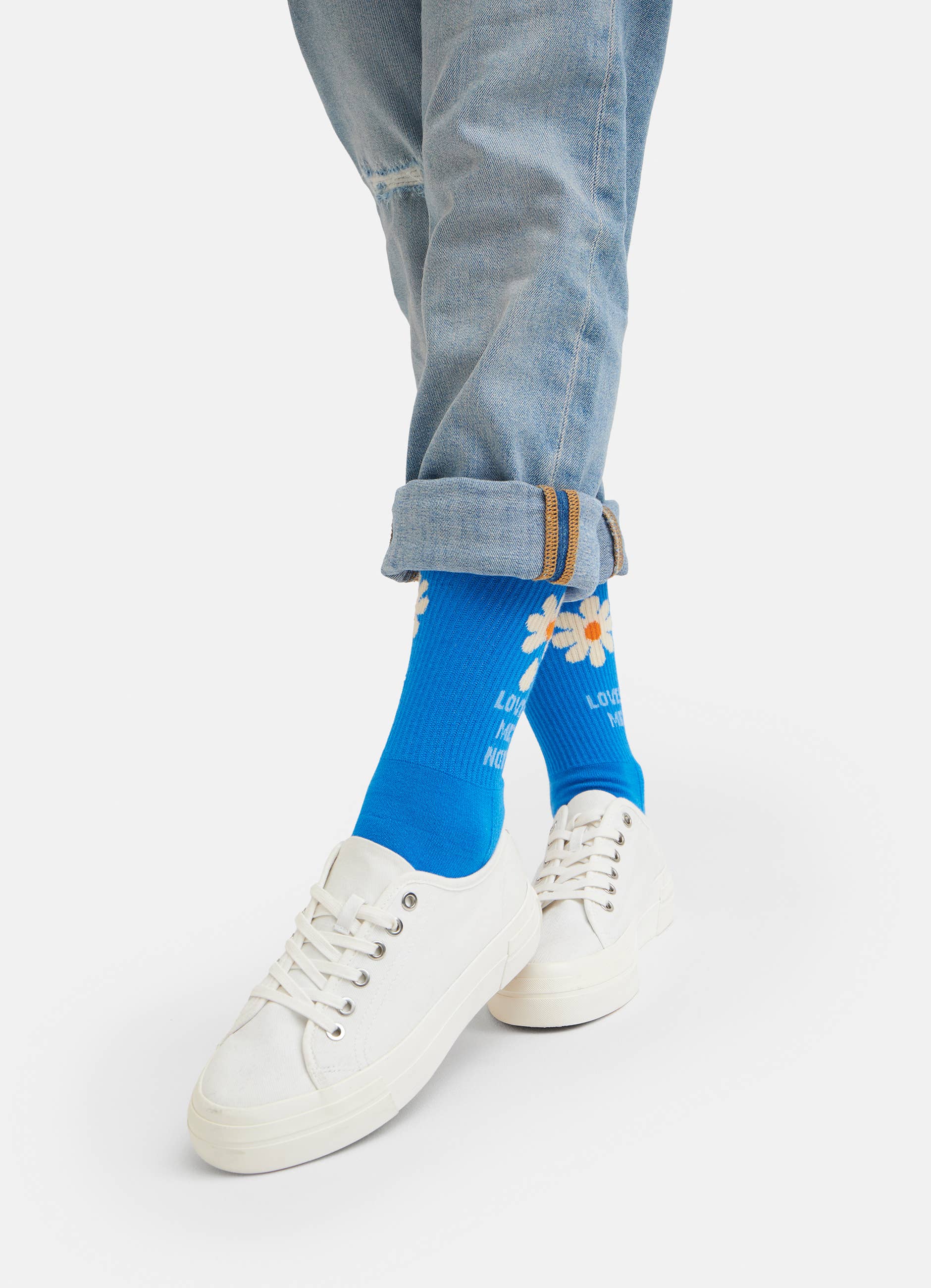 Natural Vibes - Wholesale Socks - Unisex - Loves me or not - Organic White Crew Socks with Daisies2