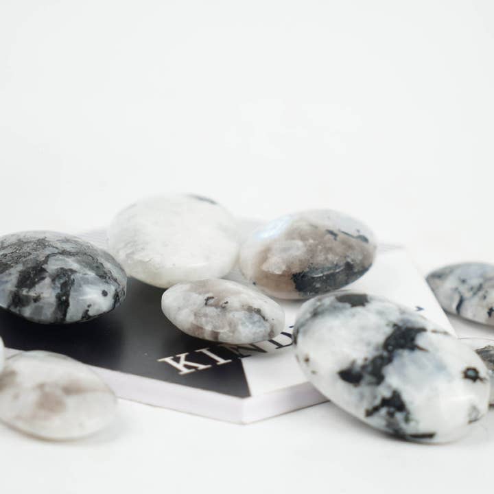 Moon Rituals - Venta al por mayor Piedras/cristales espirituales - Piedra de palma Rainbow Moonstone para el equilibrio emocional y la paz interior