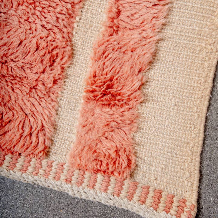 BerberNest – Großhandel Teppichvorleger – Premium handgetufteter Beni Mrirt Teppich in Pfirsichfarben aus Marokko2