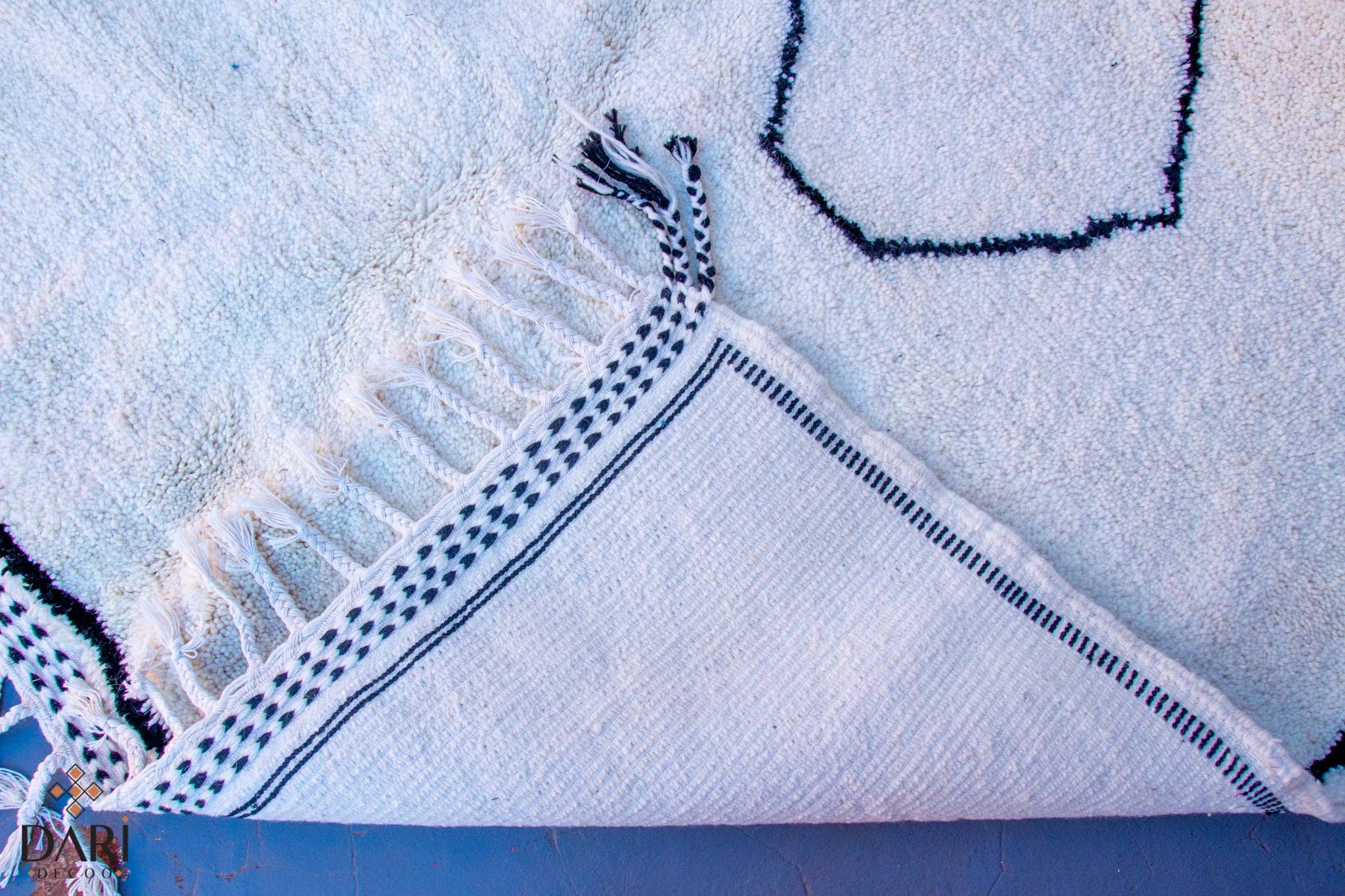 Daridecoo – wholesale Area rug – ONE LINE DRAWING MINIMAL WHITE WOOL RUG10