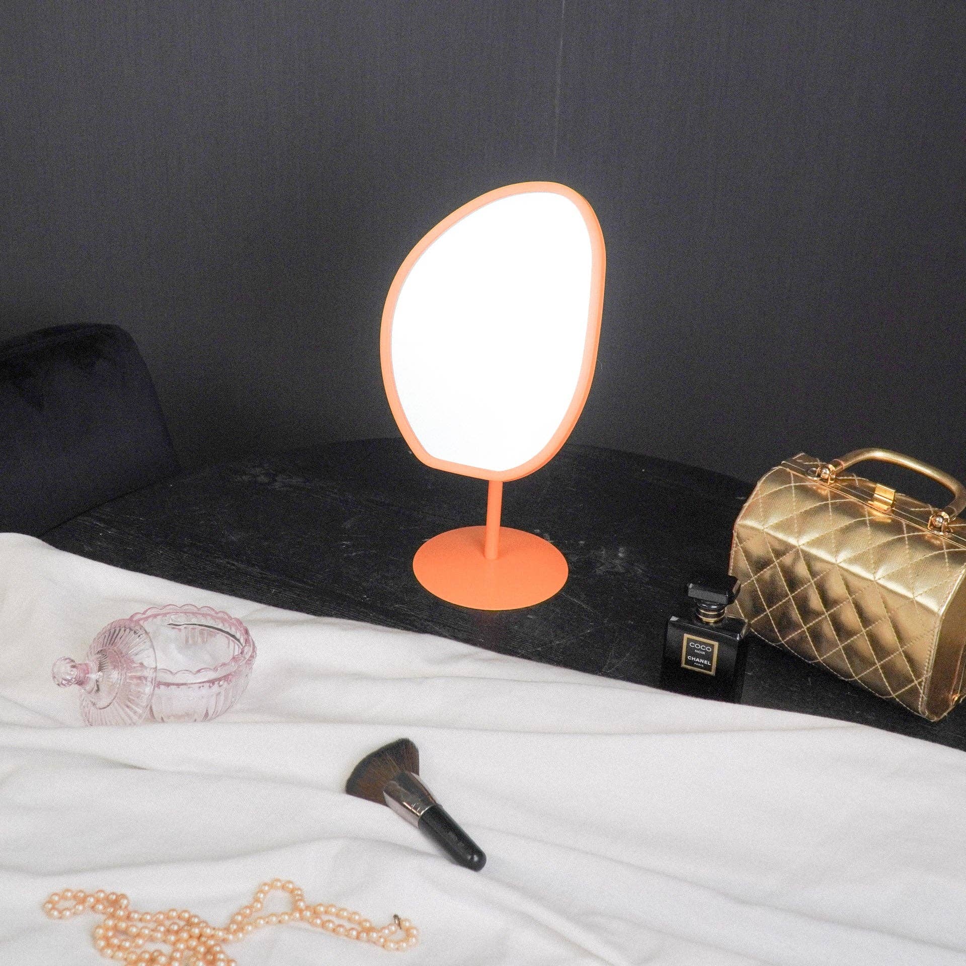 Housevitamin bv – Großhandel Schminkspiegel – Spiegel aus Metall in Neonorange – 16,5 x 12 x 31,5 cm1