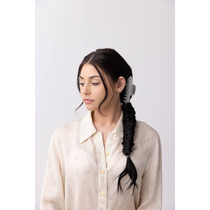 WINONA IRENE - Wholesale Hair Clip - Women's - Herring Fish Silver Acetate Hair Claw with Rhinestone Eye2