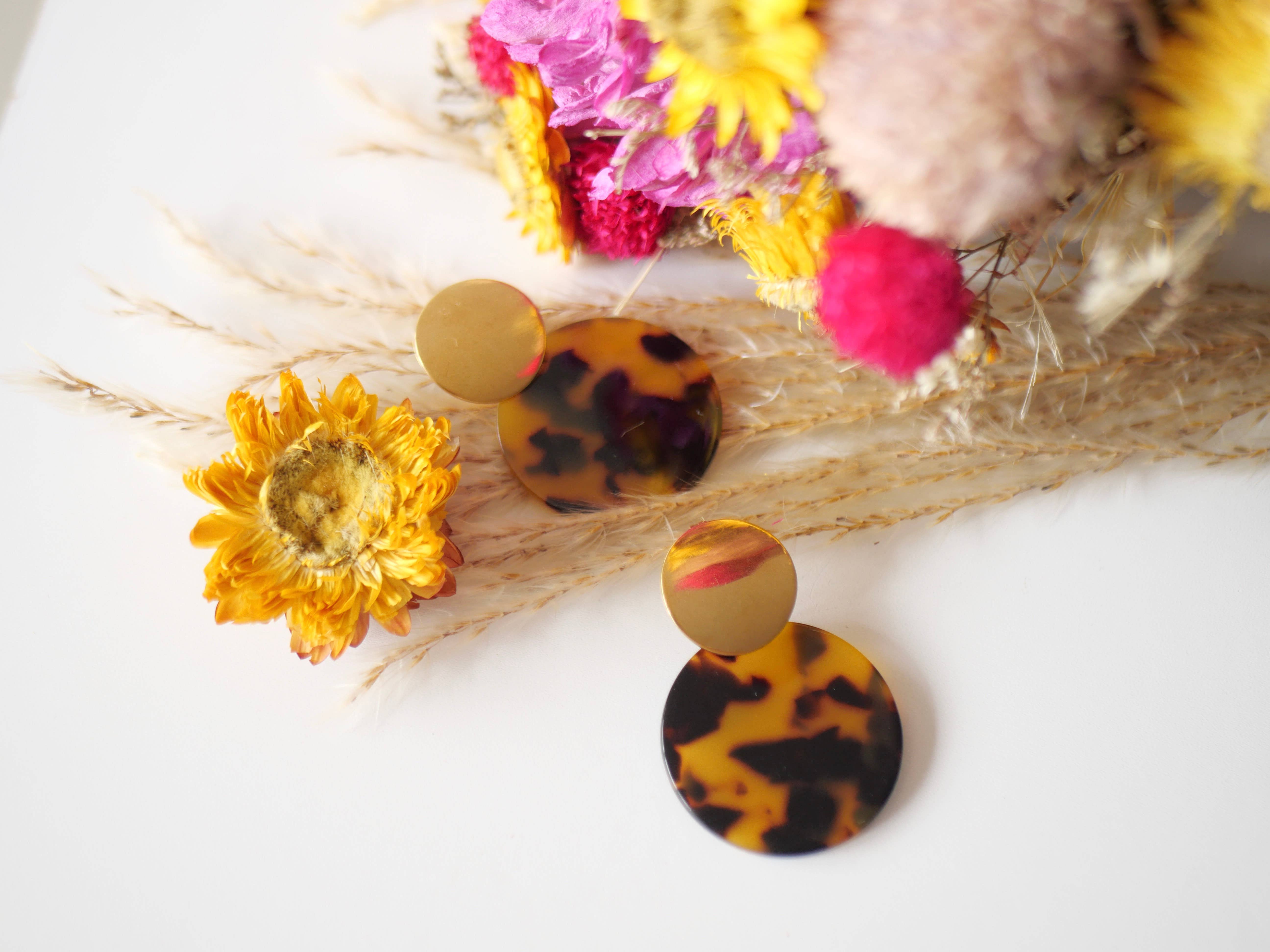 Azeria Création - Venta al por mayor Pendientes colgantes - Pendientes Pia con gancho de acero inoxidable y hebilla de acetato1