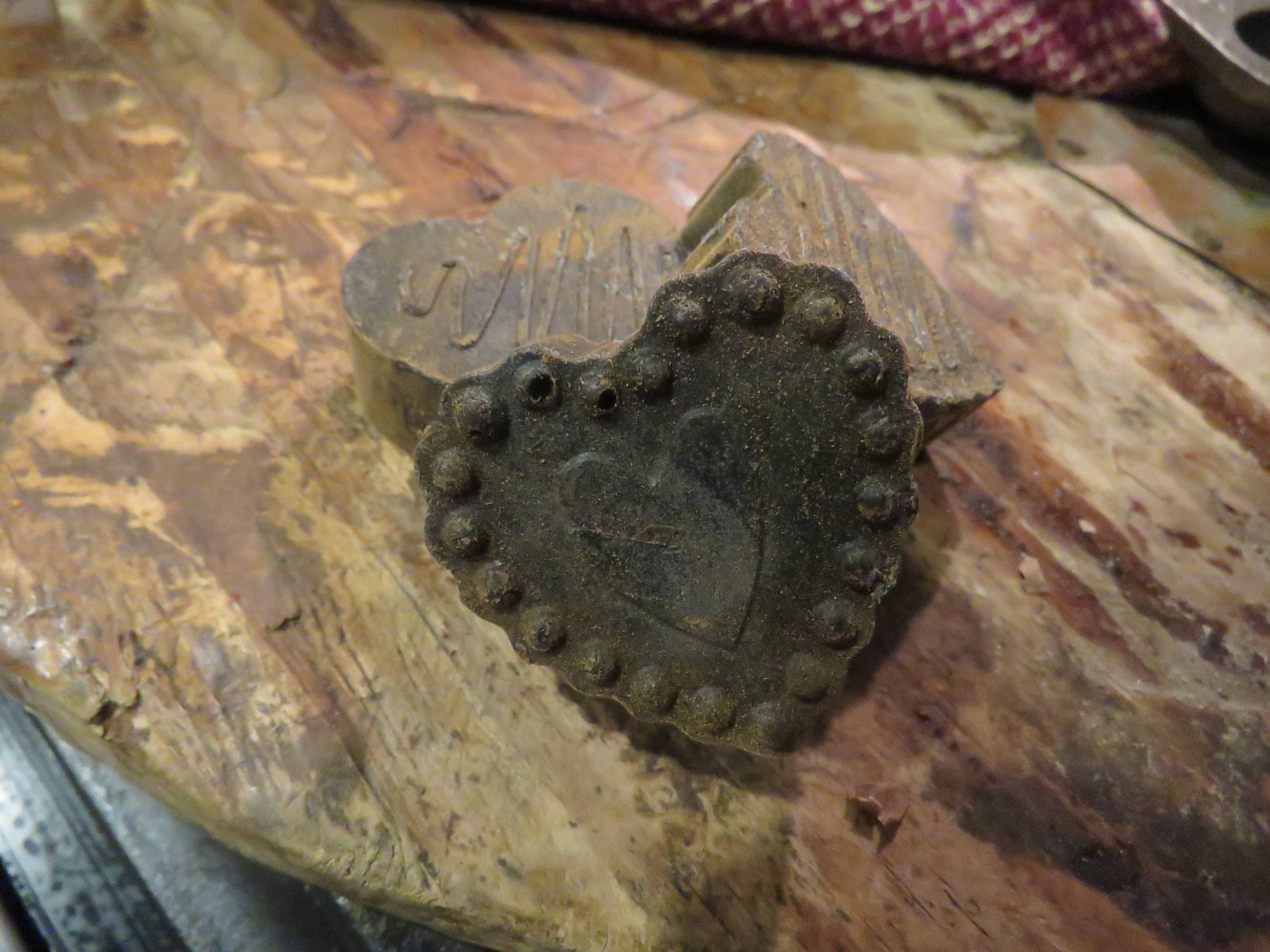 The Cranberry Cornstalk Co. - Wholesale Decorative Plate/Dish/Bowl - Blackened Bees Wax Primitive  Heart Bowl fillers4