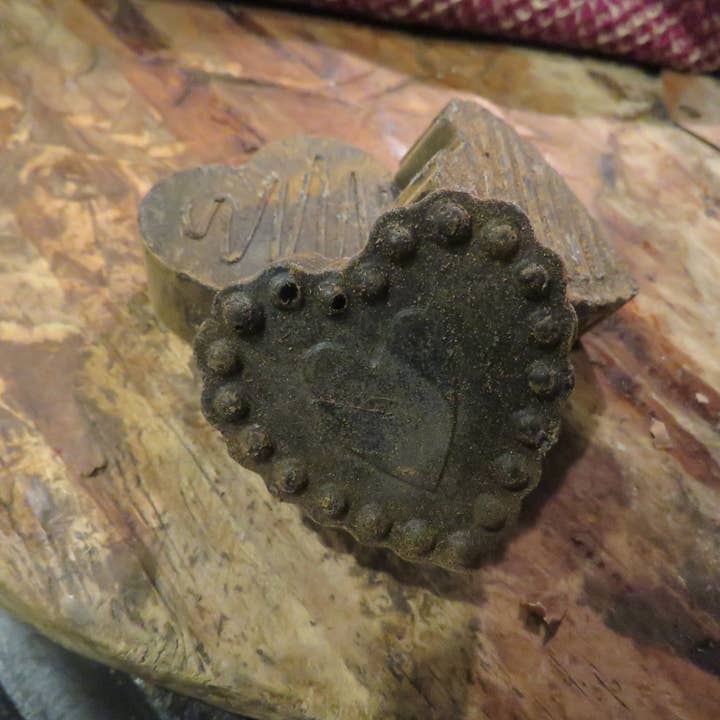 The Cranberry Cornstalk Co. - Wholesale Decorative Plate/Dish/Bowl - Blackened Bees Wax Primitive Heart Bowl fillers4